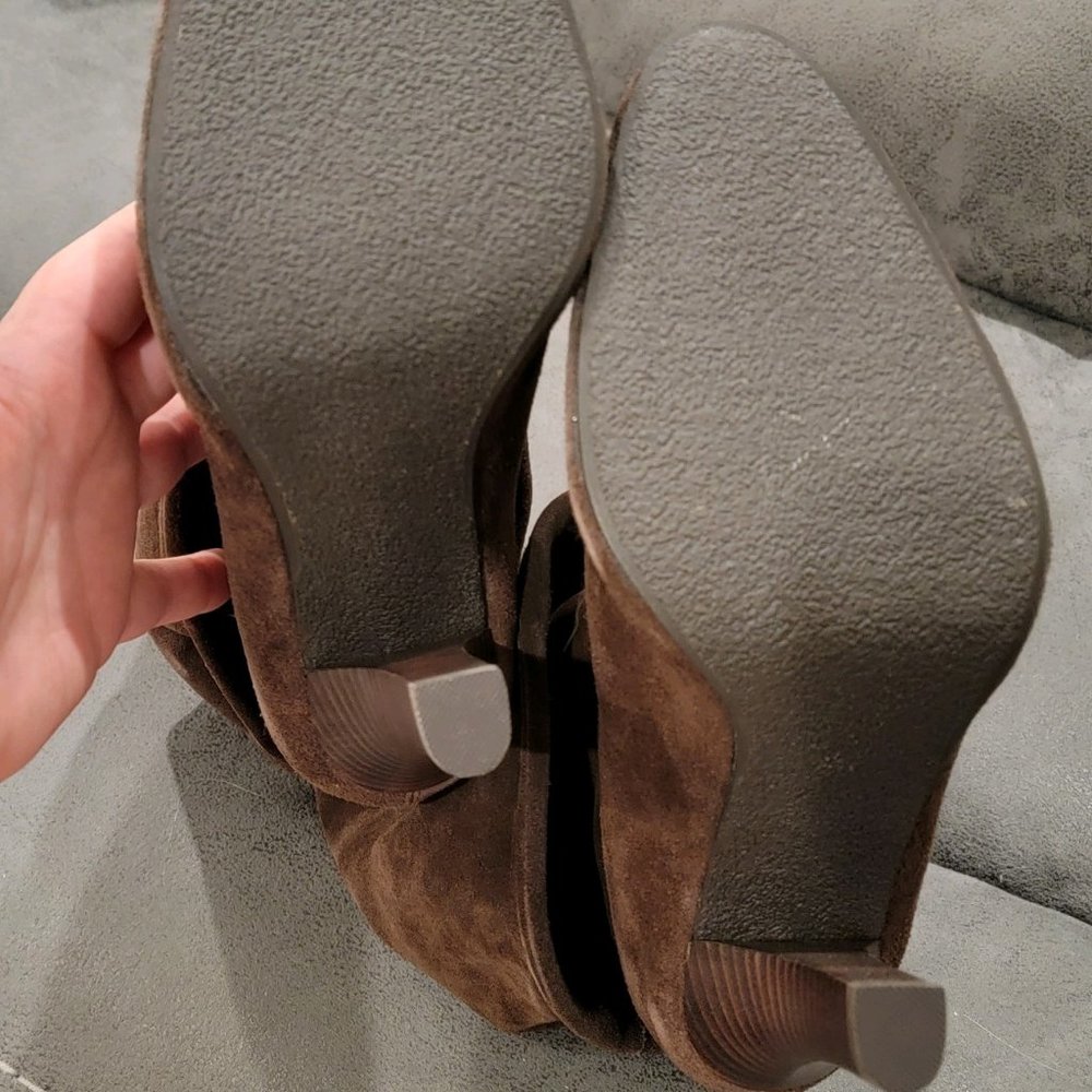 Hot in Hollywood Brown Heeled Boots, Size 8W - Picture 4 of 10